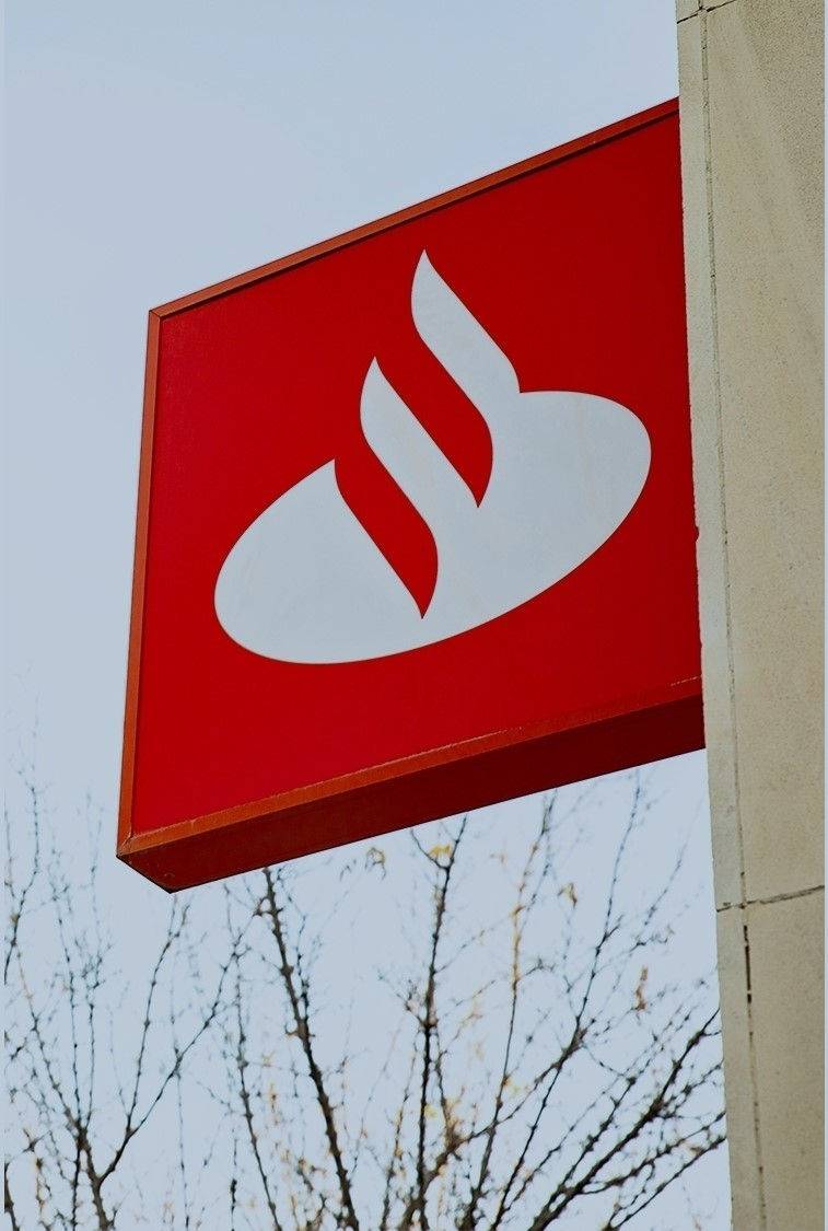 Santander aligns retail & commercial and consumer operating model to its  strategy