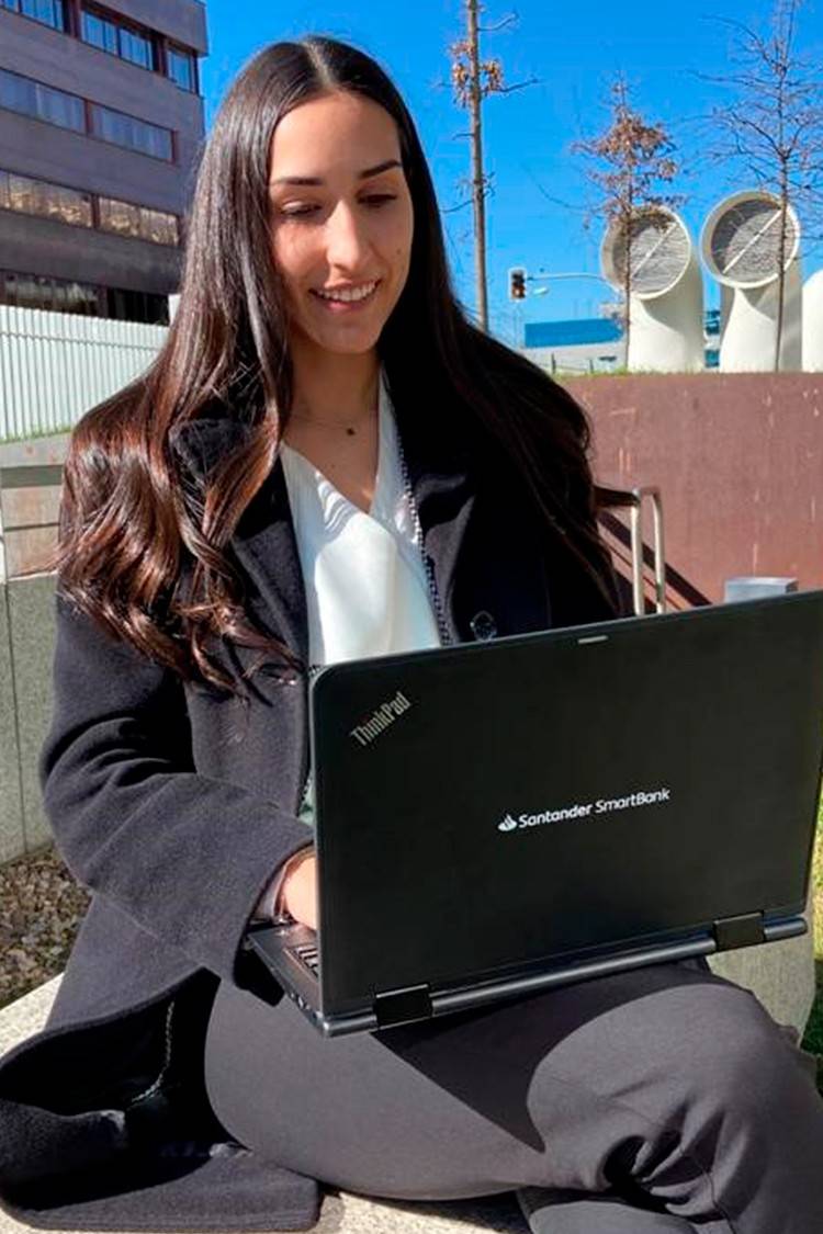 Santander e IBM ofrecen 1.000 becas Digital Experience para formar a ...