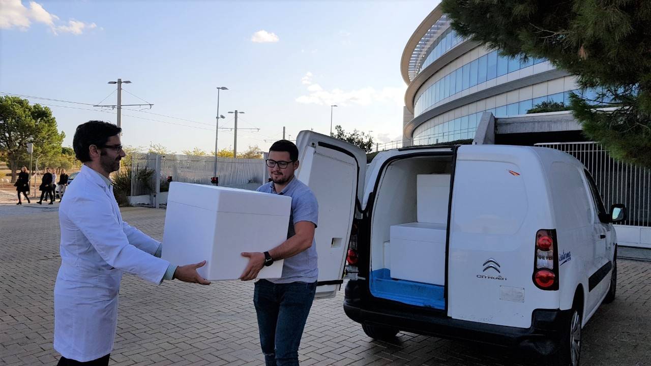 Momento en el que salen los alimentos de la CGS