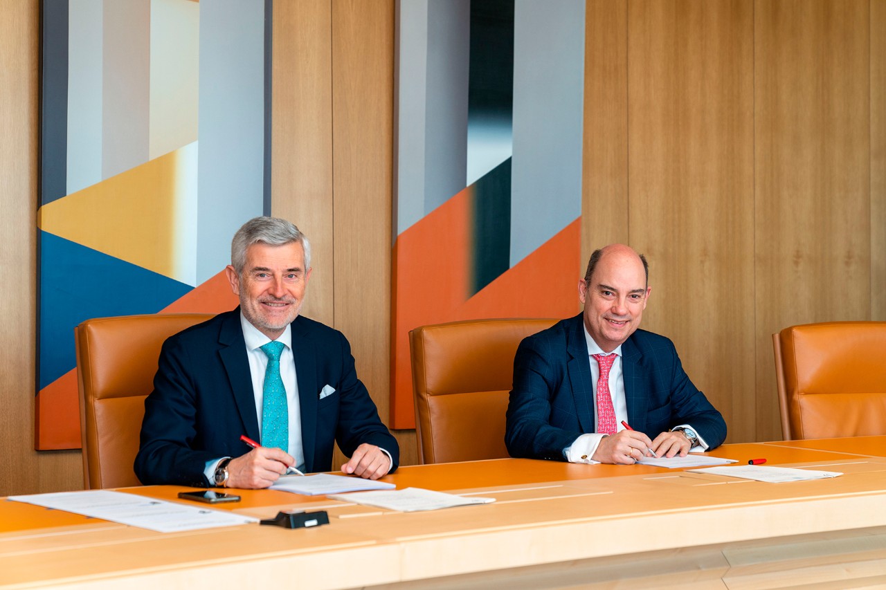 El director general de Banca Comercial de Santander España, Ángel Rivera, y el vicepresidente de MAPFRE y CEO de la compañía en Iberia, José Manuel Inchausti