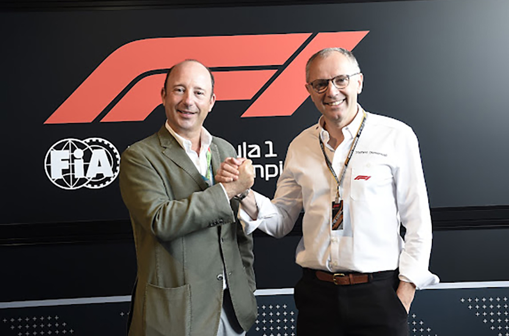 Juan Manuel Cendoya  Vicepresidente de Santander EspaÃ±a y Director General ComunicaciÃ³n, Marketing Corporativo y Estudios en Banco Santander con Stefano Domenicali ,CEO de F1 en el GP de EspaÃ±a de F1, sexta prueba de la temporada, en el circuito de MontmelÃ³ (Barcelona/EspaÃ±a) el sabado 21 de mayo de mayo de 2022RUBIO +34 629482791