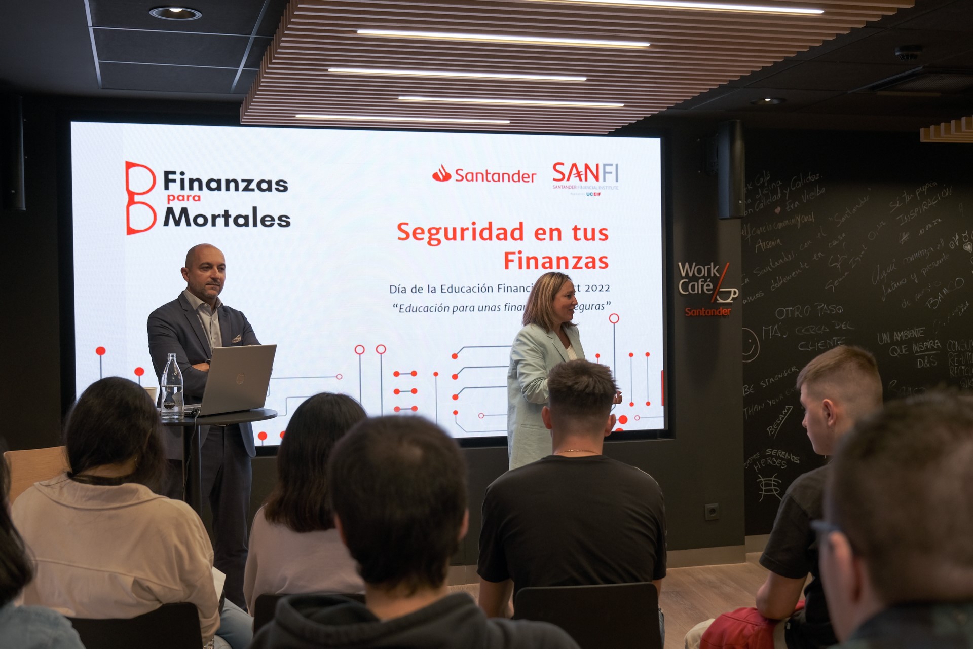 Banco Santander is participating in Global Money Week to promote financial education among young people
