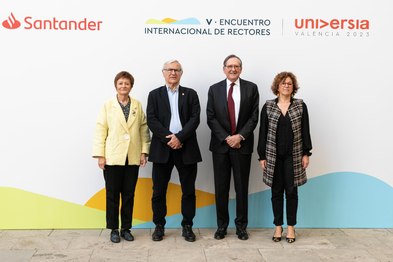  From left to right, Mavi Mestre, rector of the at the Universitat de València and chair of the academic committee for the 5th Universia International Rectors Meeting, Joan Ribó Mayor of Valencia, Matías Rodríguez Inciarte Santander Univerisities Chair, and Josefina Bueno,regional minister of Innovation, Universities, Science and Digital Society of the Generalitat Valenciana.