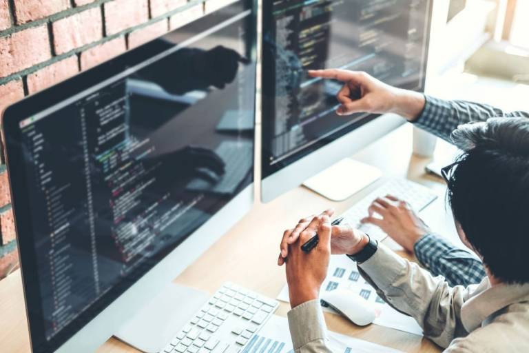 Santander abre tech hubs en Málaga y Varsovia para acelerar la transformación