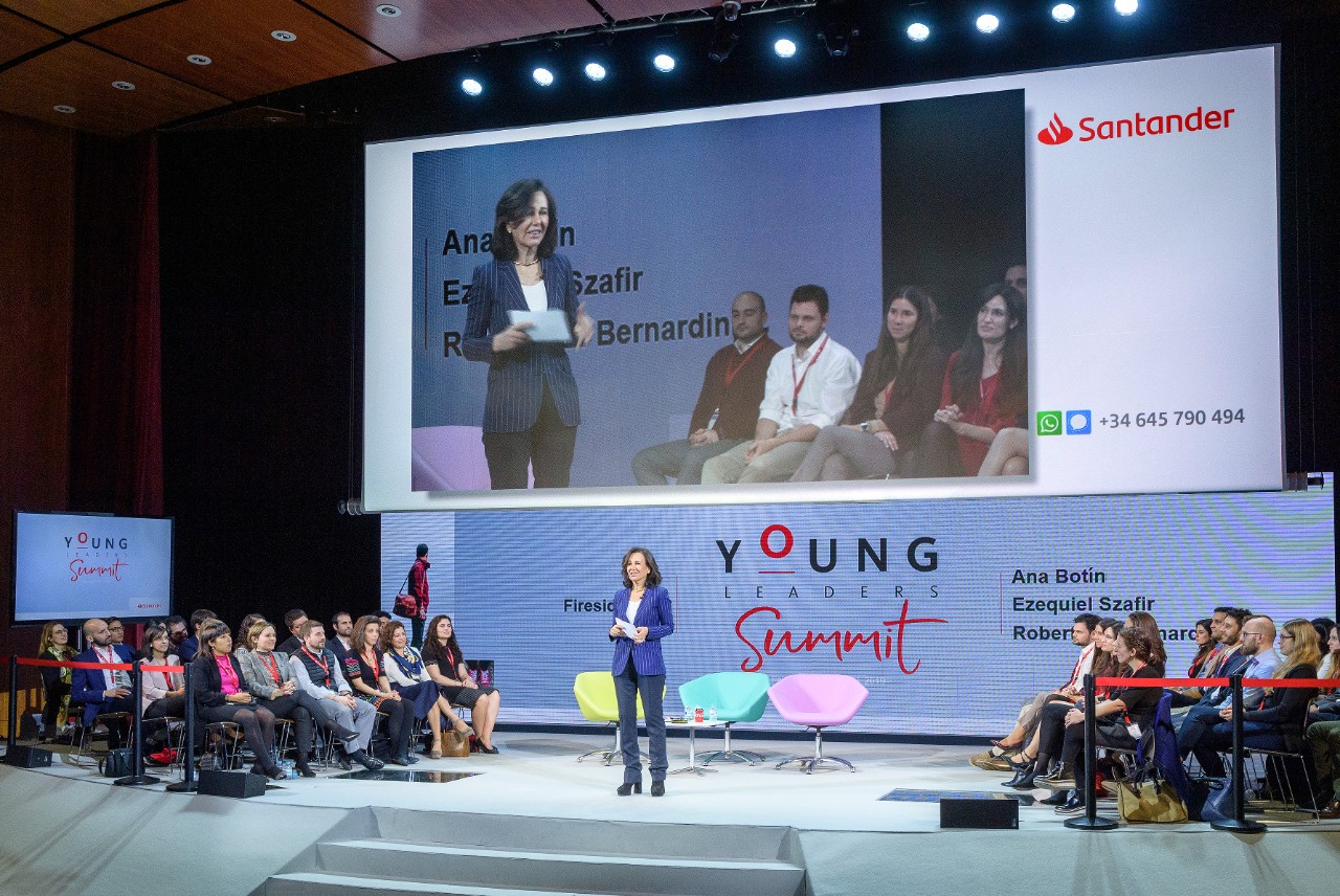 Ana Botín at an event with the Young Leaders 