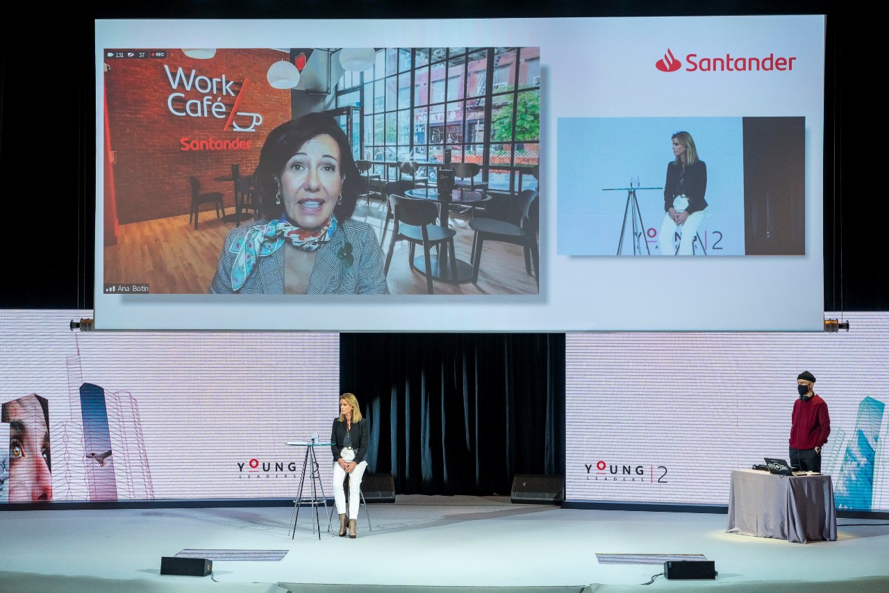 Ana Botín, presidenta de Banco Santander, y Alexandra Brandao, responsable global de Recursos Humanos, Banco Santander, durante el evento