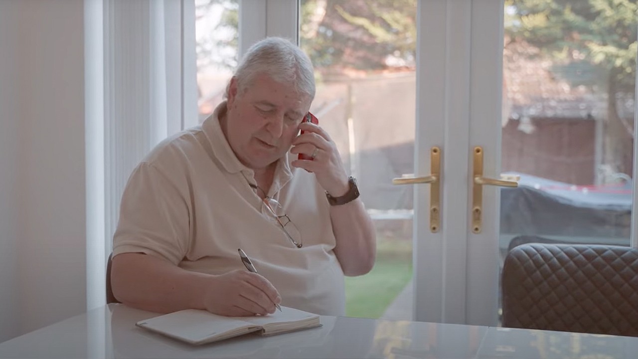 Tony y Tracey, clientes hipotecarios de Santander UK, cuentan cómo les favoreció recibir apoyo del banco cuanto antes.