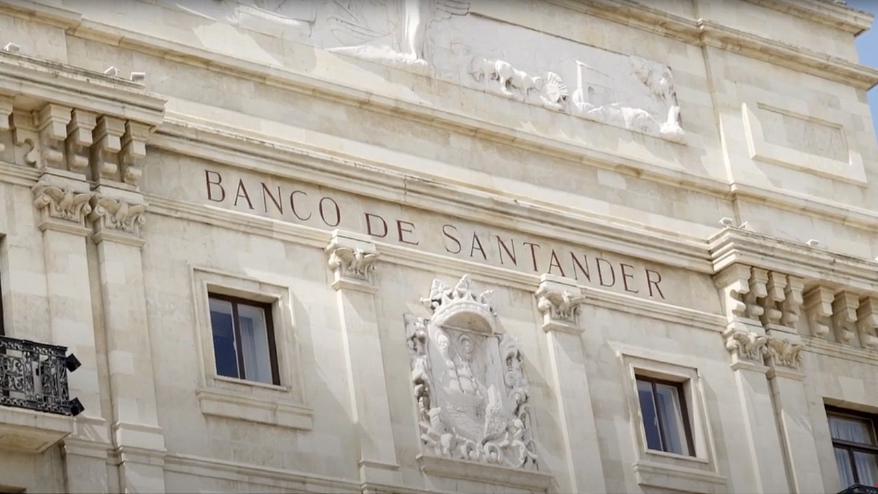 Ana Botín presents the Pereda building before its refurbishment